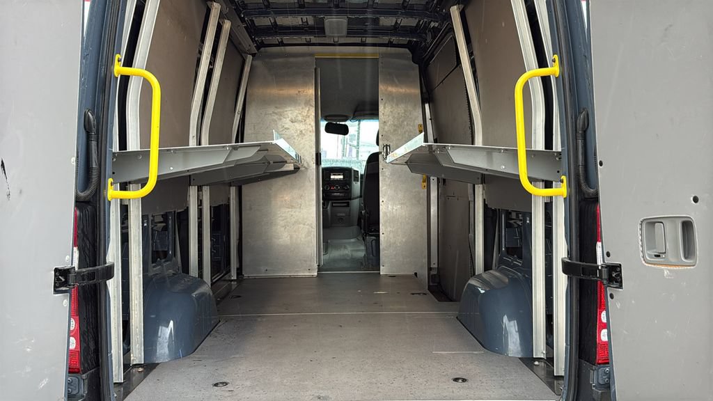 Used 2018 Mercedes-Benz Sprinter 2500 image 9