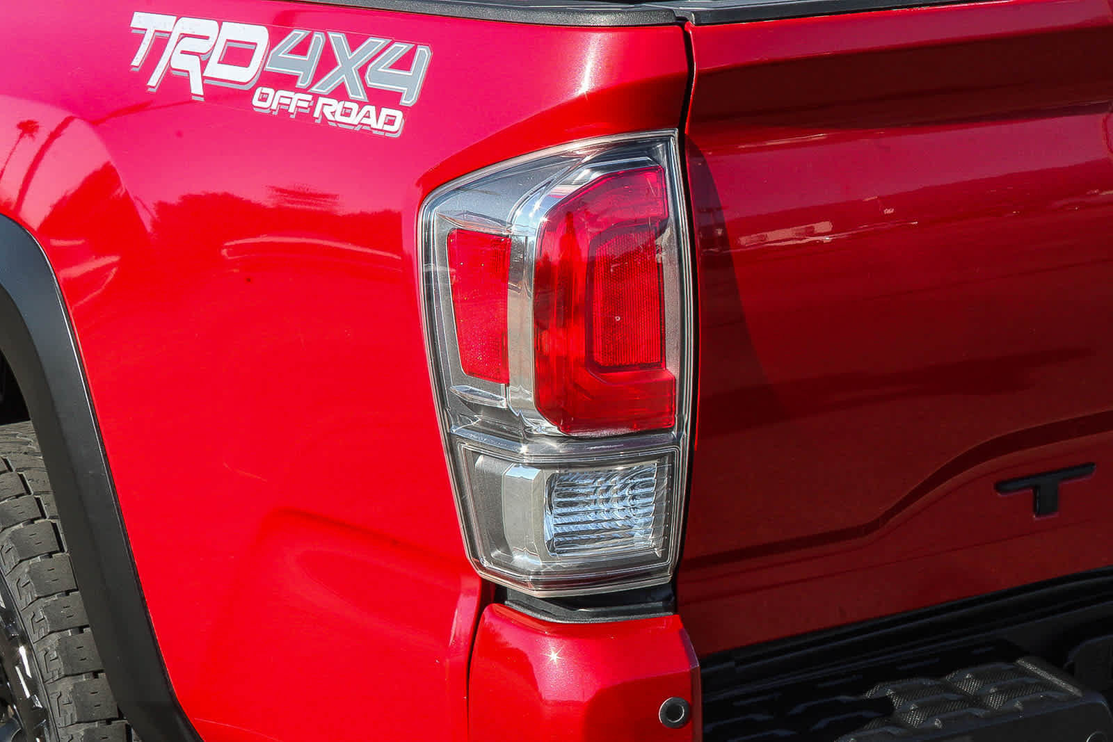 Used 2020 Toyota Tacoma TRD Off-Road w/ Technology Package AWD/4WD image 9