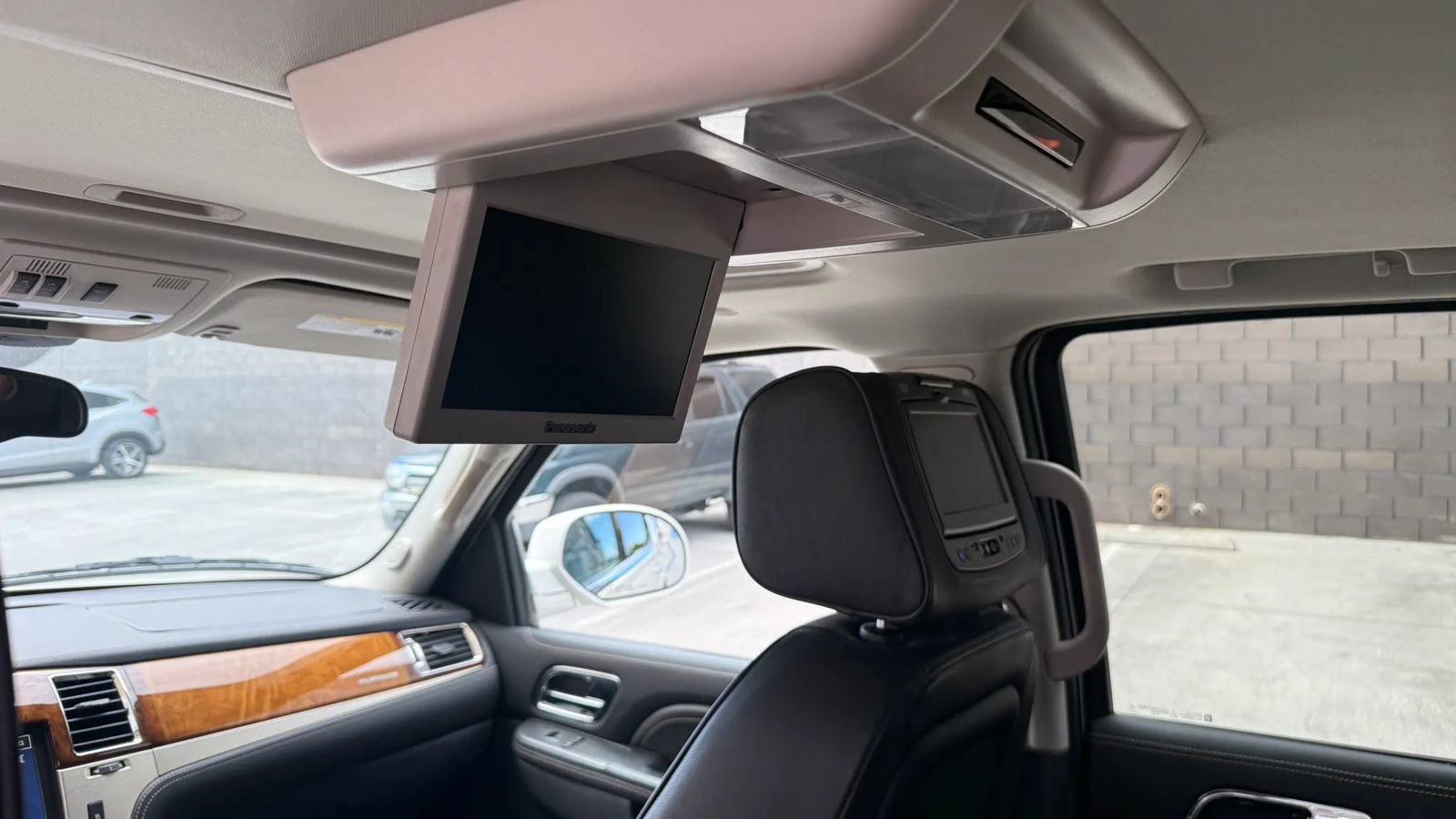Used 2012 Cadillac Escalade Platinum AWD/4WD image 13