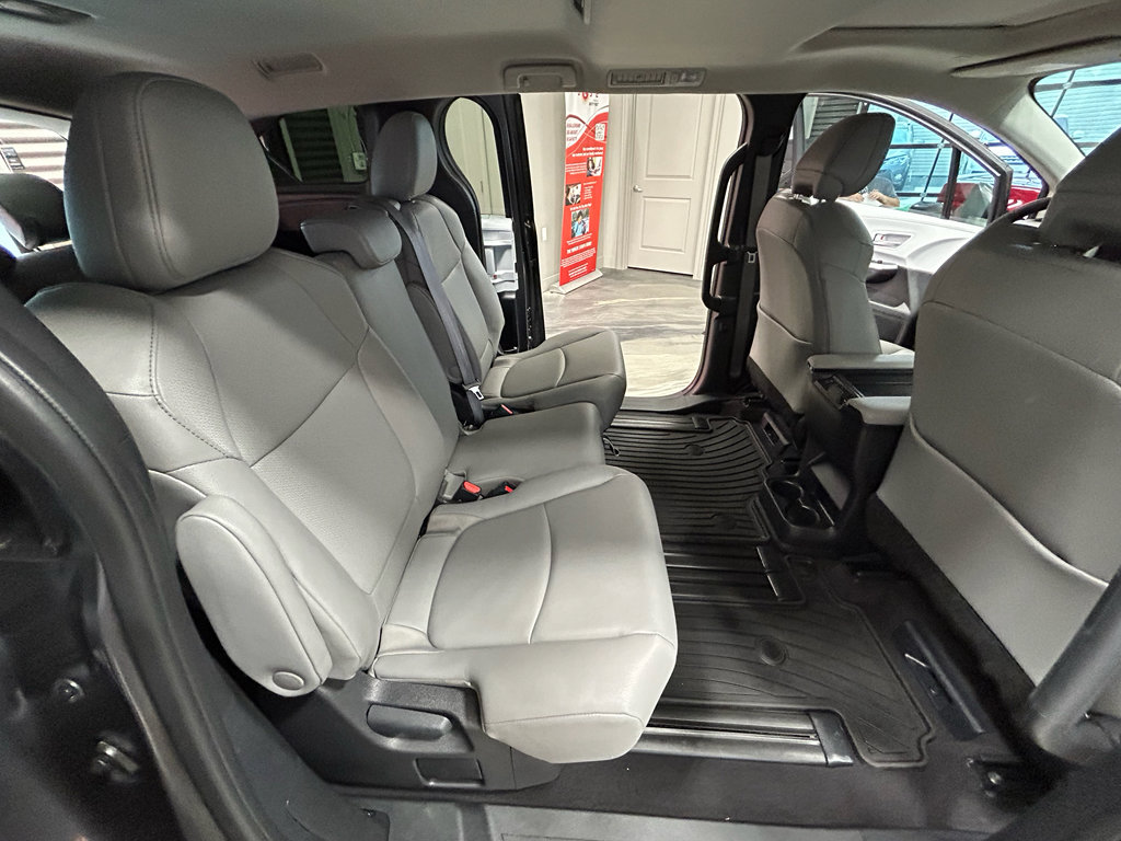 Used 2025 Toyota Sienna XLE FWD image 44