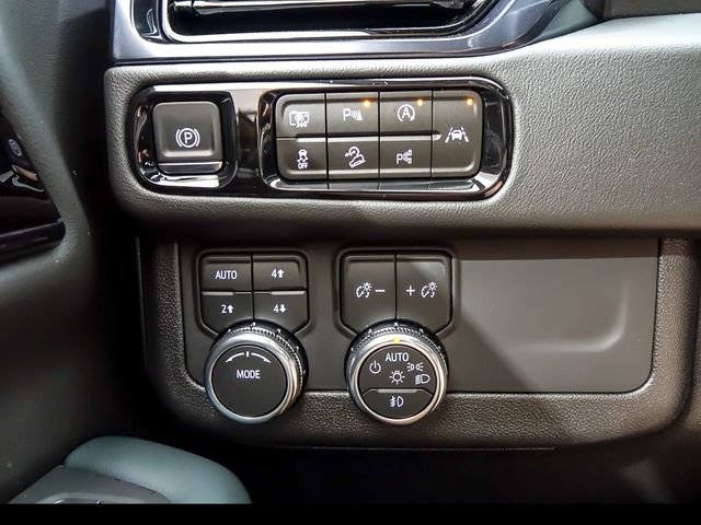 New 2026 GMC Yukon AT4 w/ AT4 Premium Package AWD/4WD image 21