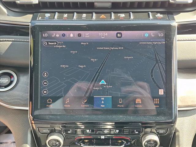 Used 2023 Jeep Grand Cherokee Overland w/ Luxury Tech Group IV AWD/4WD image 13
