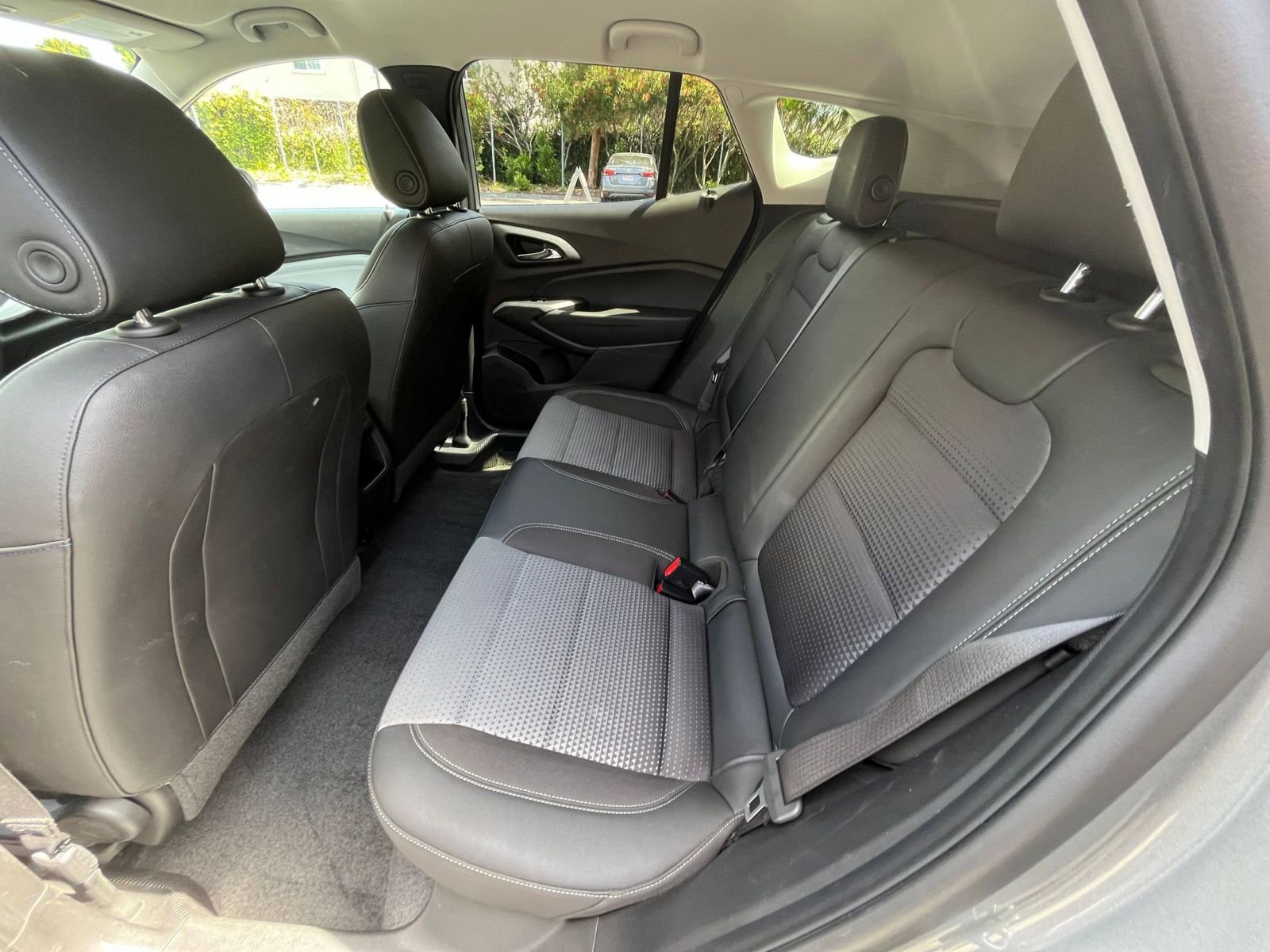 Used 2025 Chevrolet Trax LT w/ LT Convenience Package image 24