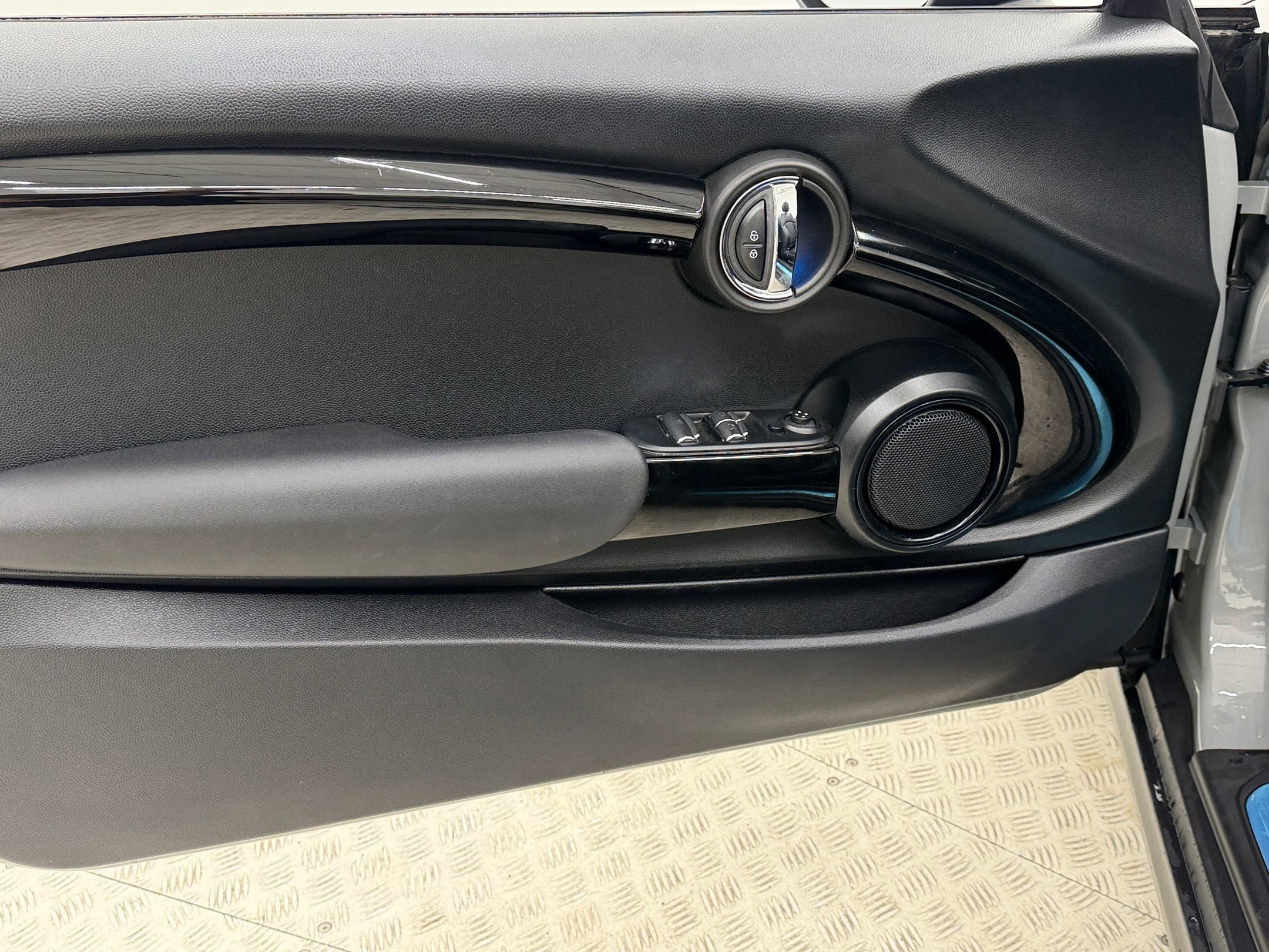 Used 2021 MINI Cooper S image 19