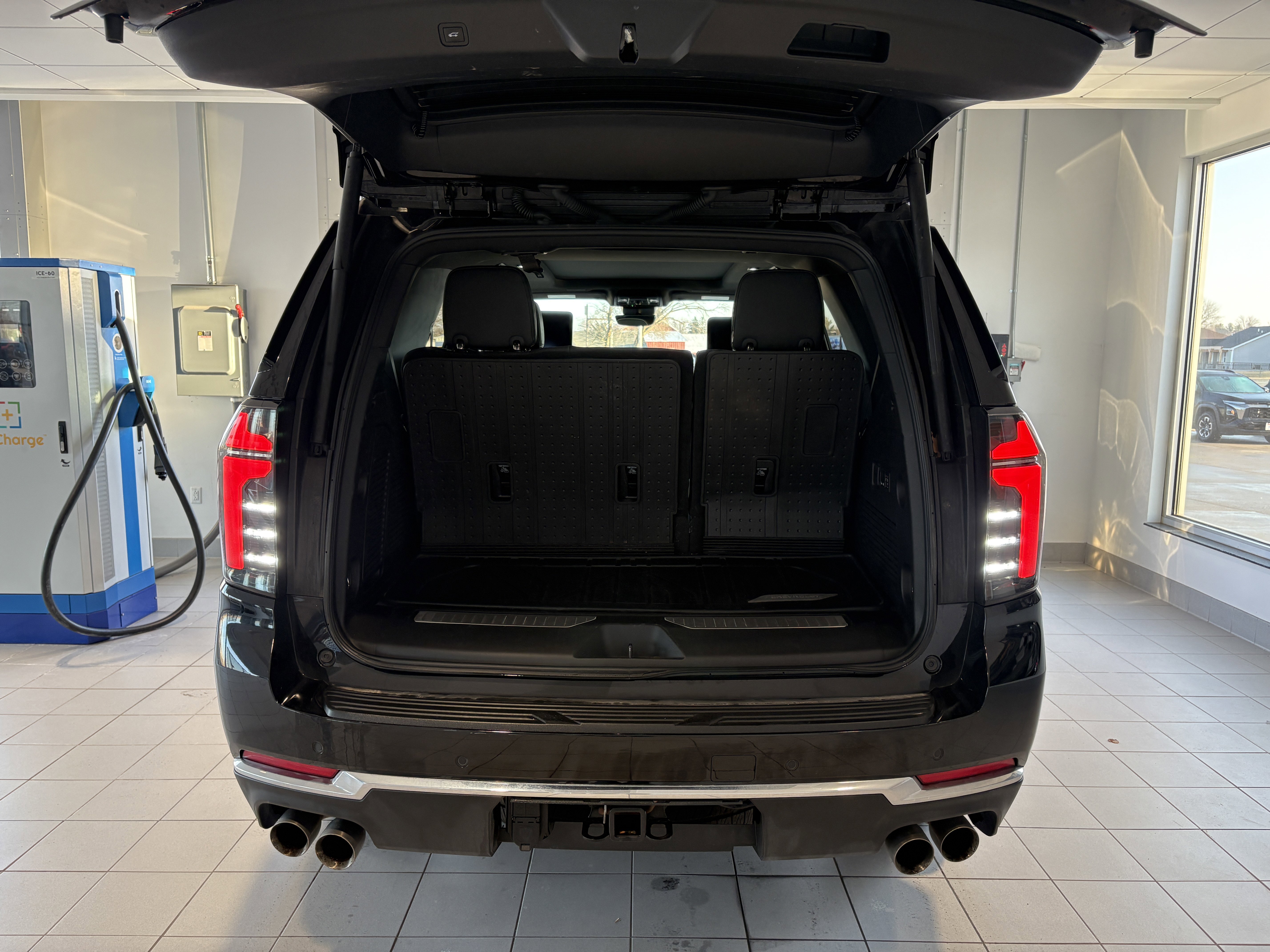 Used 2025 Chevrolet Tahoe Premier image 5