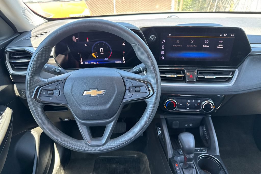 Used 2025 Chevrolet TrailBlazer LT AWD/4WD image 14
