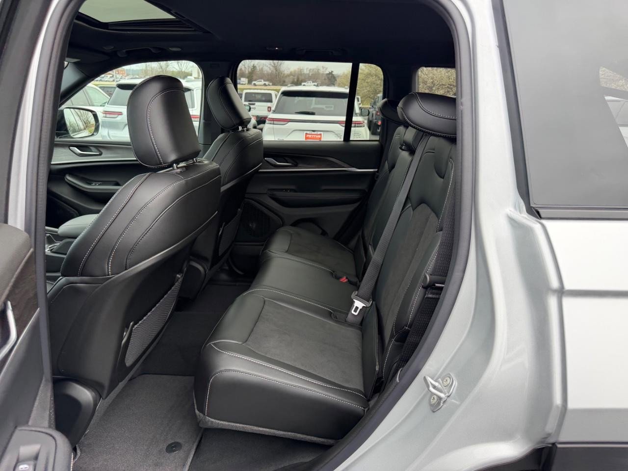 New 2026 Jeep Grand Cherokee Altitude image 10