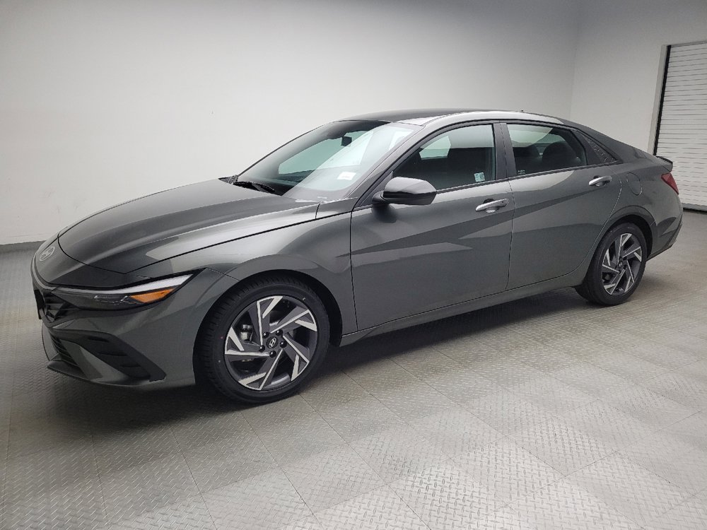 Used 2025 Hyundai Elantra Sport w/ Cargo Package FWD image 2
