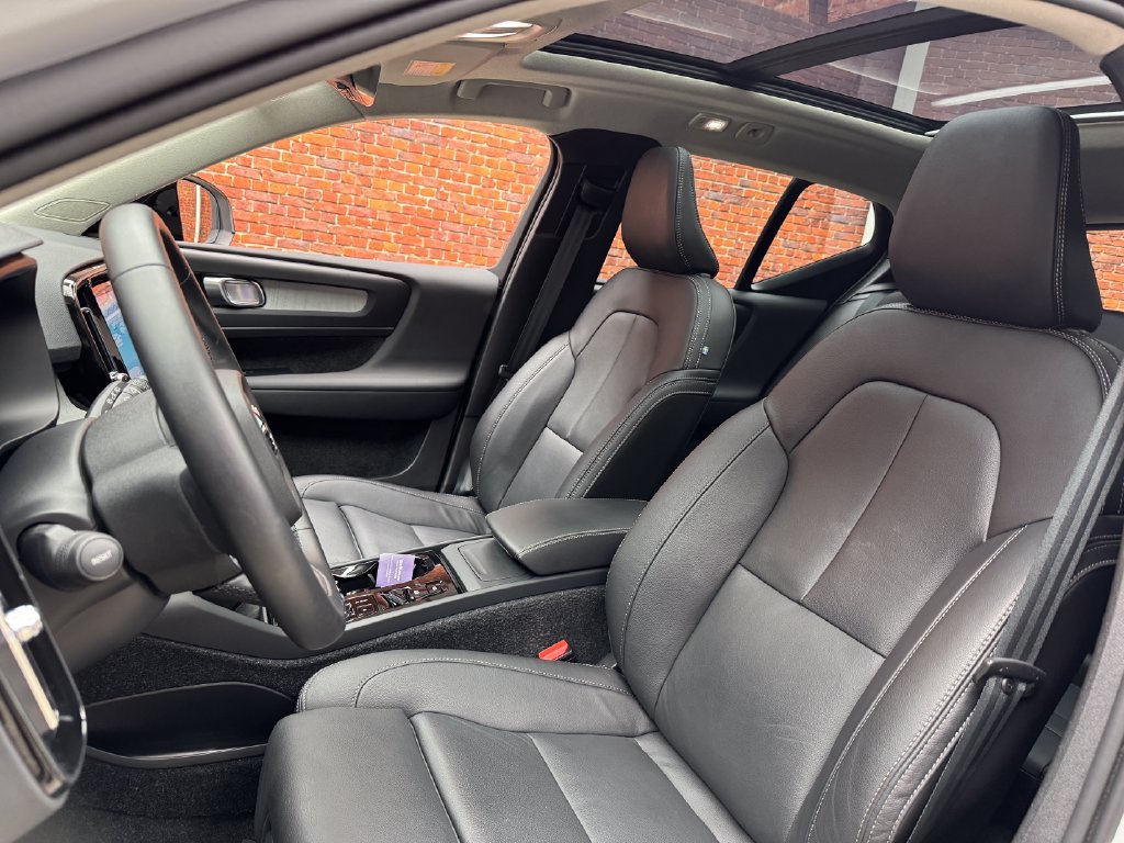 Used 2026 Volvo XC40 B5 Plus AWD/4WD image 24