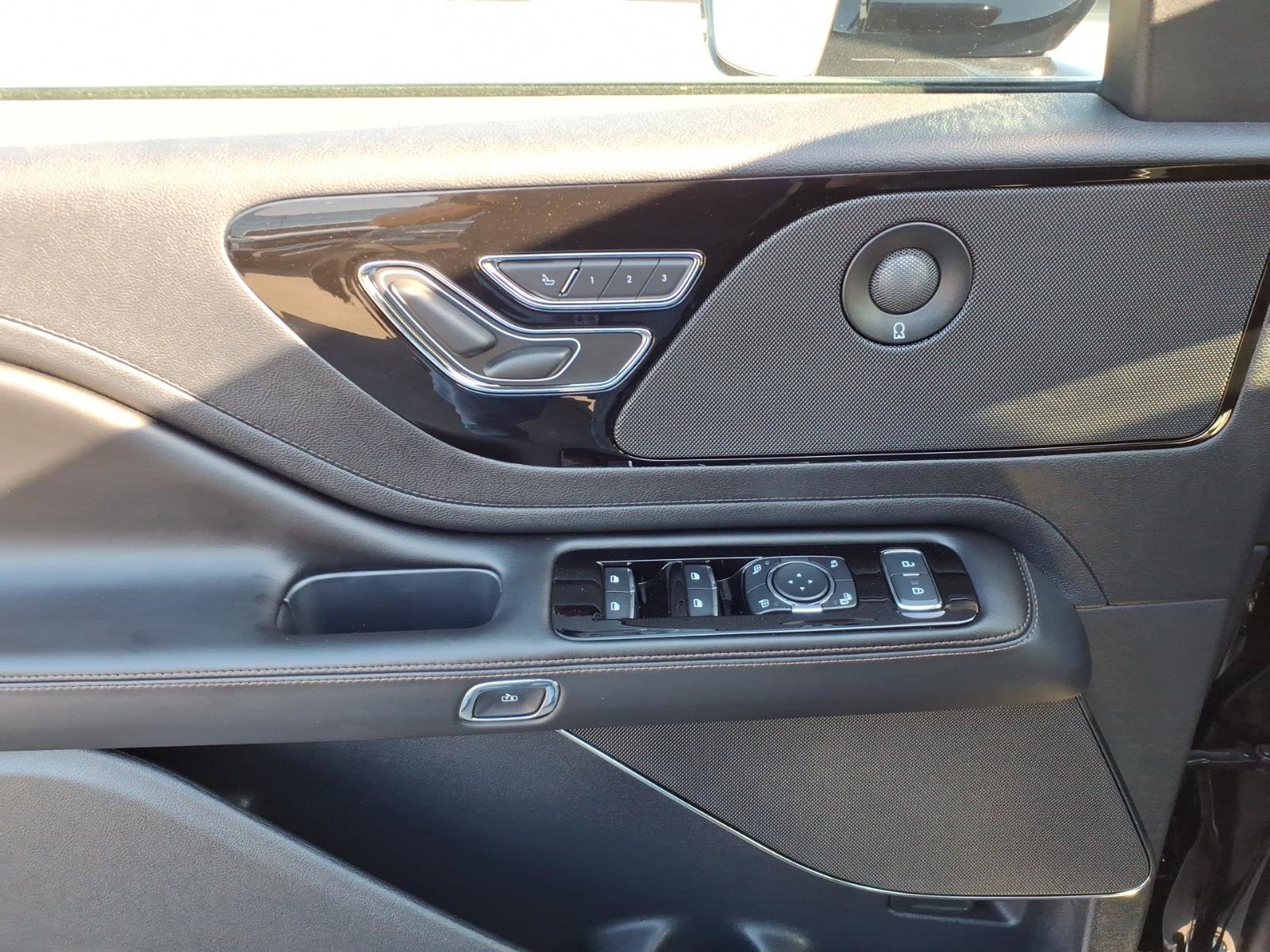 Used 2025 Lincoln Aviator Reserve w/ Illumination Package AWD/4WD image 11