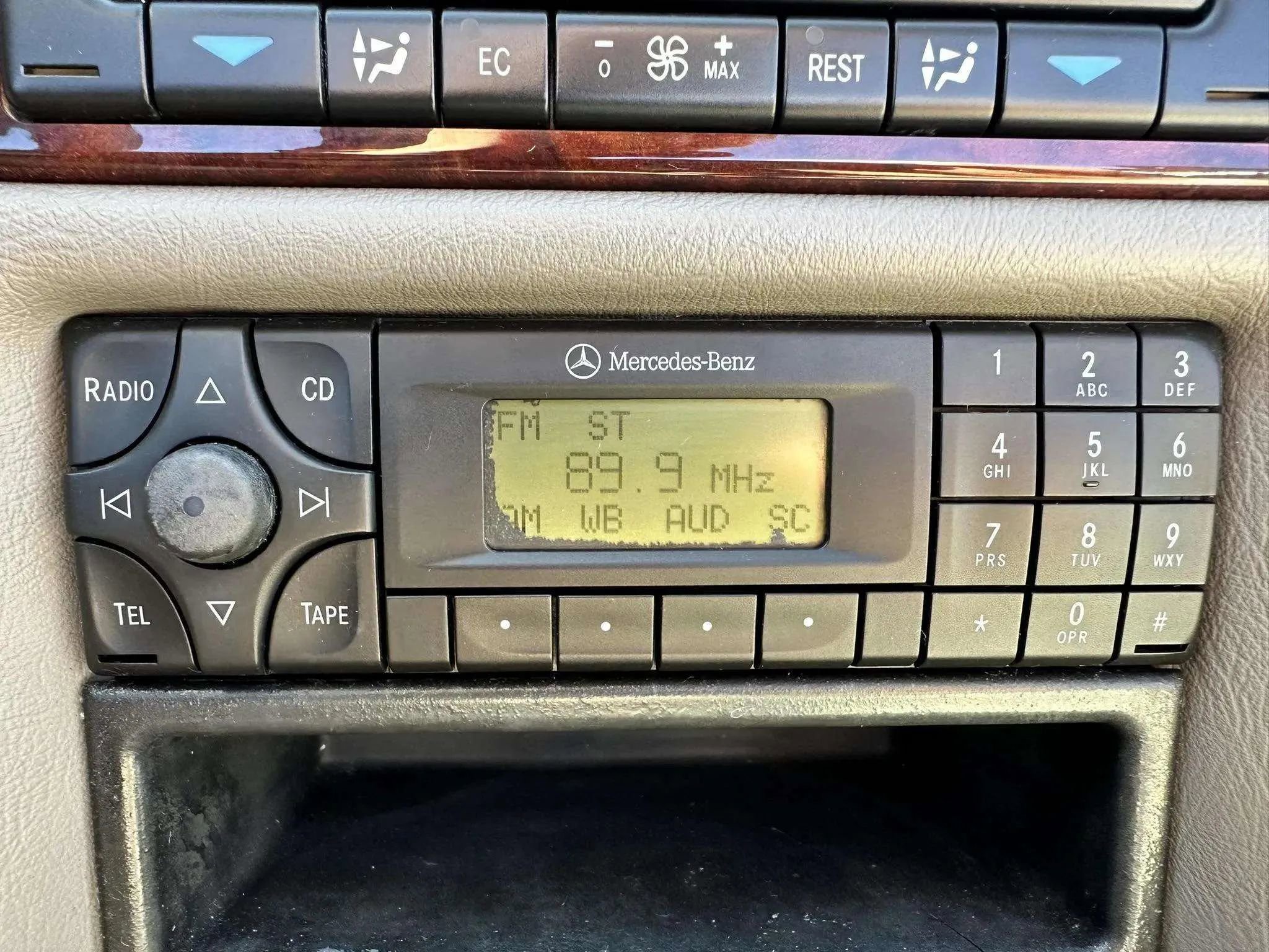 Used 1999 Mercedes-Benz CLK 320 Cabriolet image 21