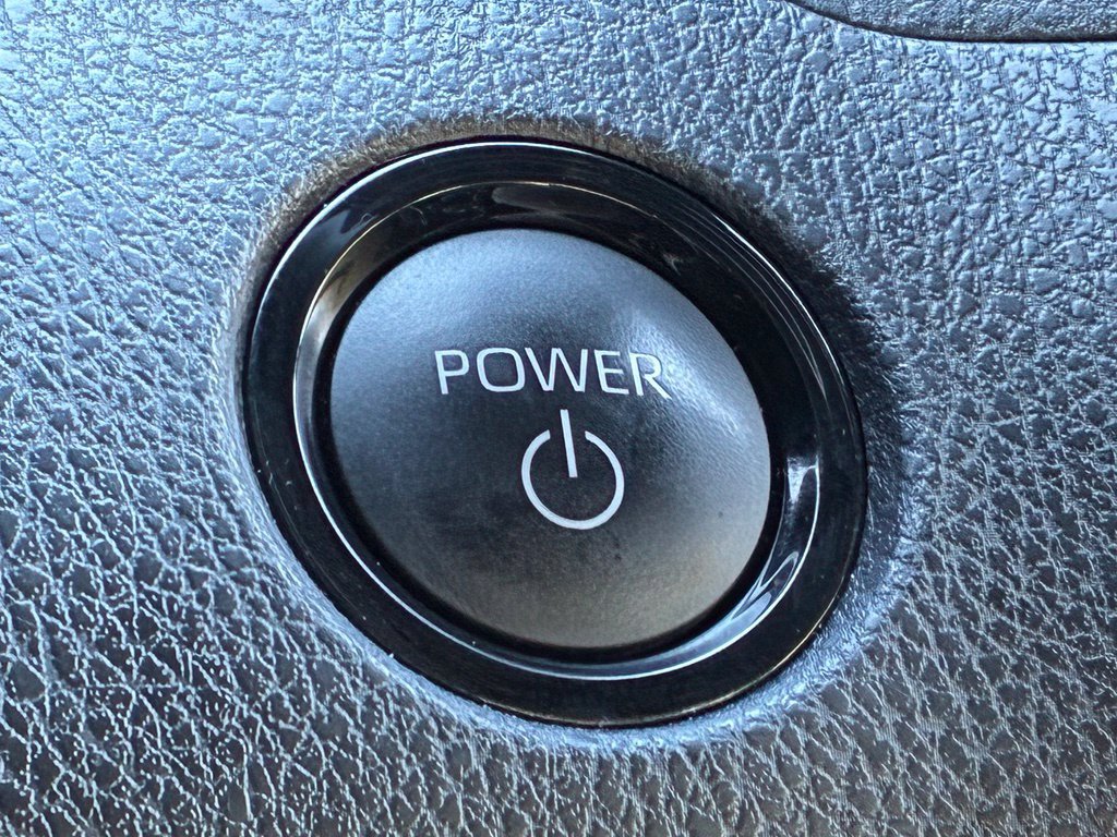 Used 2025 Toyota Camry SE FWD image 14