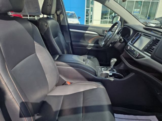 Used 2019 Toyota Highlander XLE AWD/4WD image 8