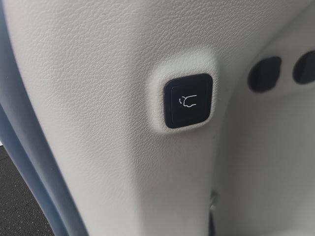 Used 2022 Jeep Cherokee Limited AWD/4WD image 13