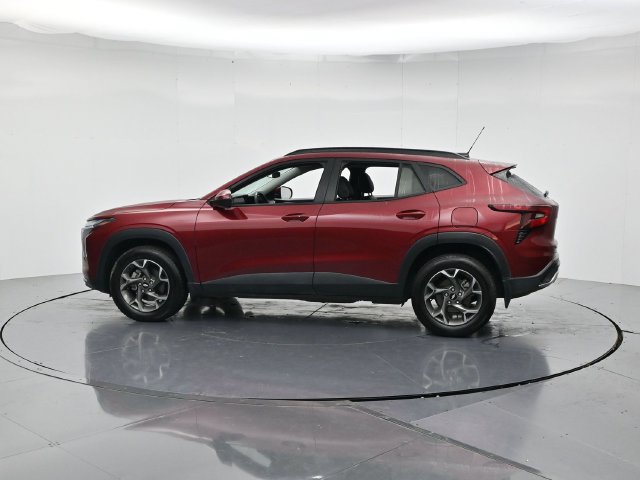 Used 2025 Chevrolet Trax LT w/ LT Convenience Package FWD image 7