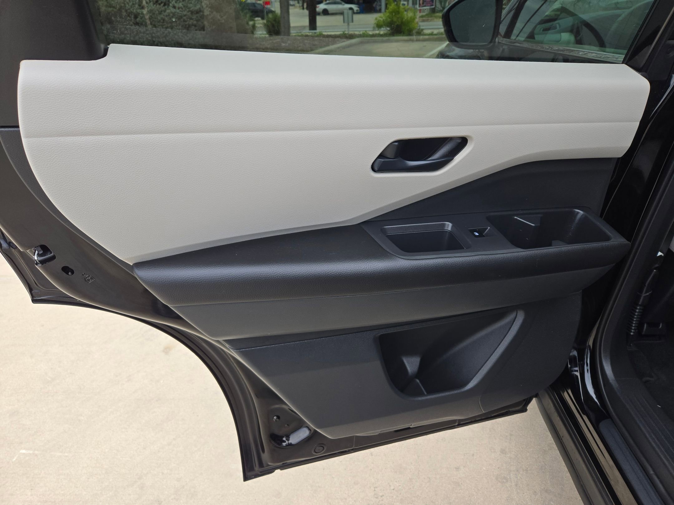 Used 2023 Nissan Pathfinder SV image 14