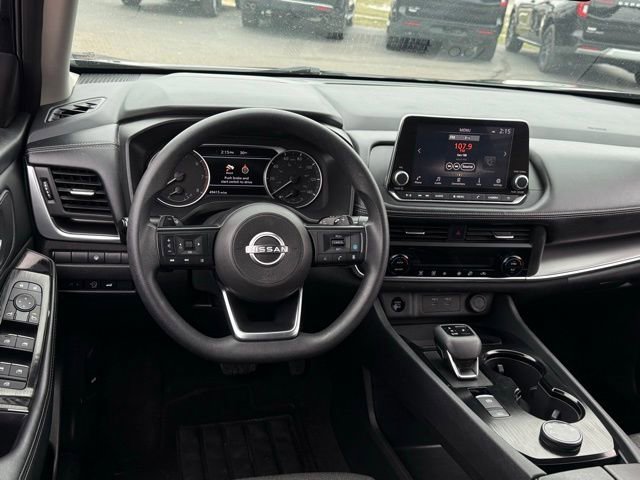 Used 2024 Nissan Rogue SV image 4