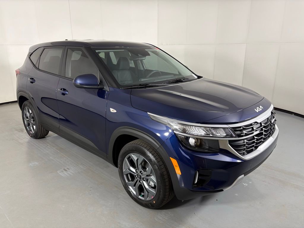 New 2026 Kia Seltos LX image 2