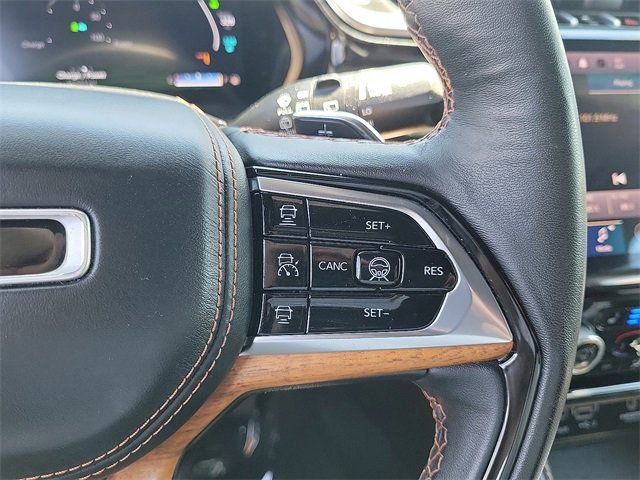 Used 2022 Jeep Grand Cherokee Summit image 5