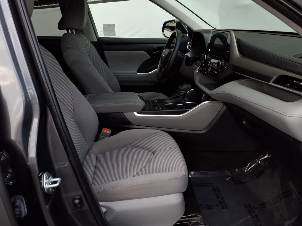 Used 2023 Toyota Highlander L image 24