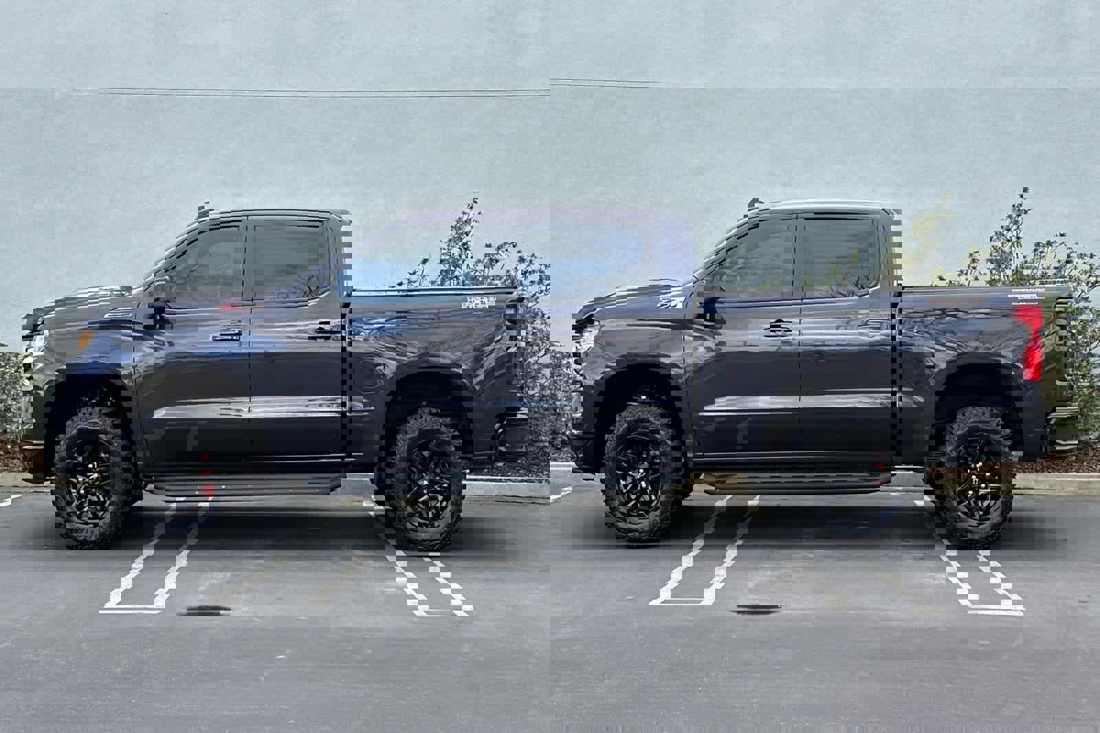 Used 2024 Chevrolet Silverado 1500 LT Trail Boss w/ Convenience Package II image 9