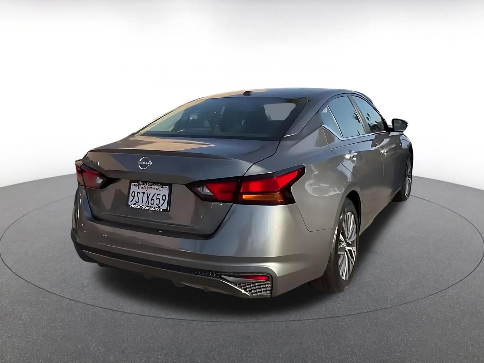 Used 2025 Nissan Altima 2.5 SV FWD image 14