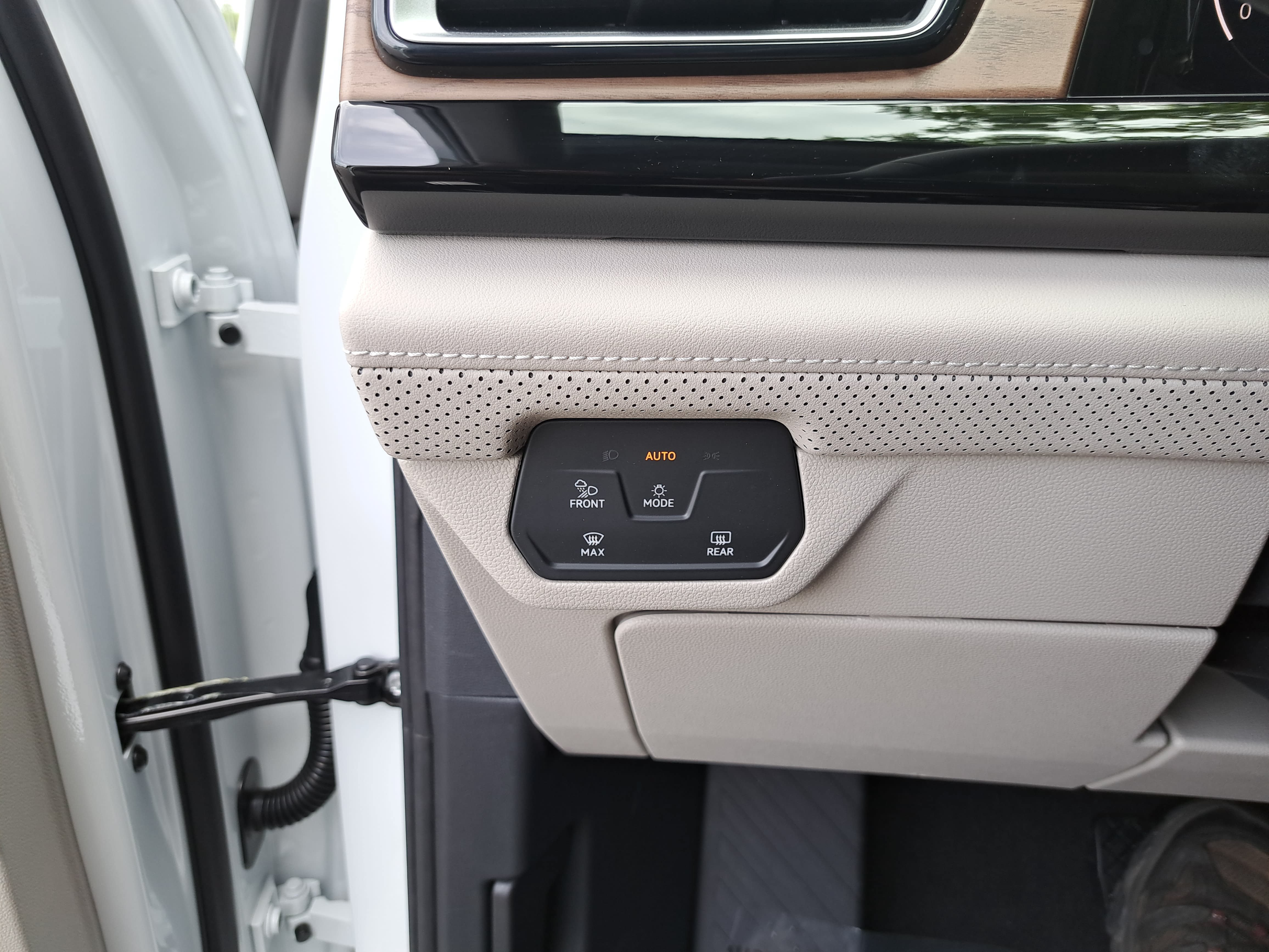 New 2026 Volkswagen Atlas SE AWD/4WD image 26