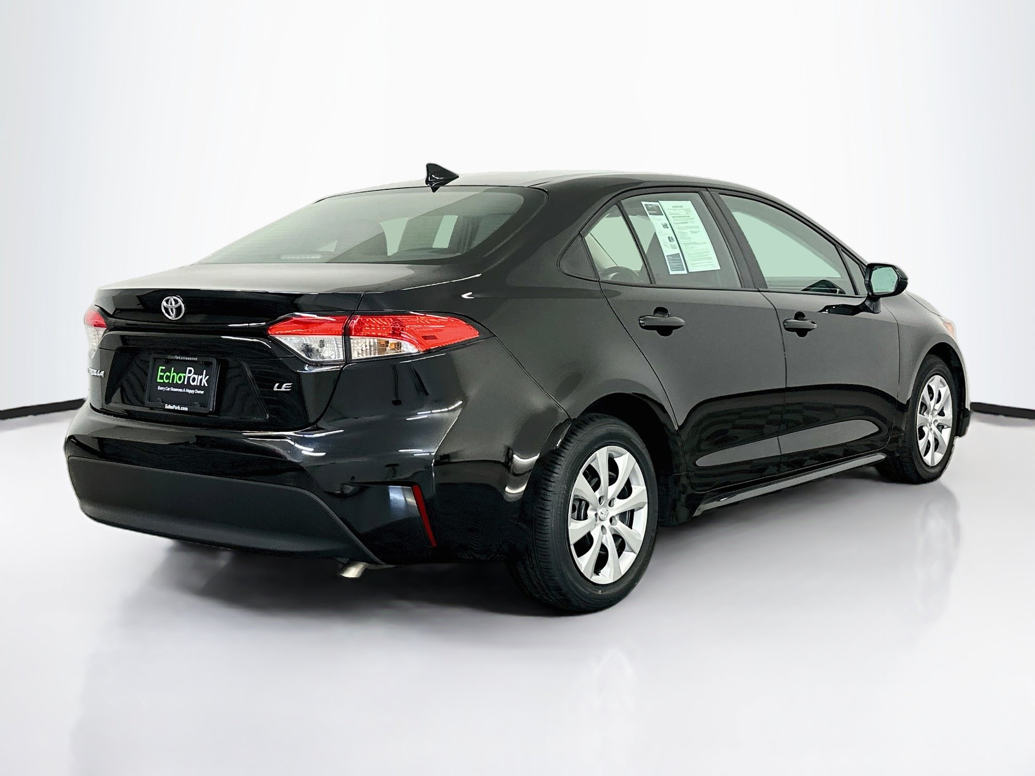 Used 2025 Toyota Corolla LE FWD image 9