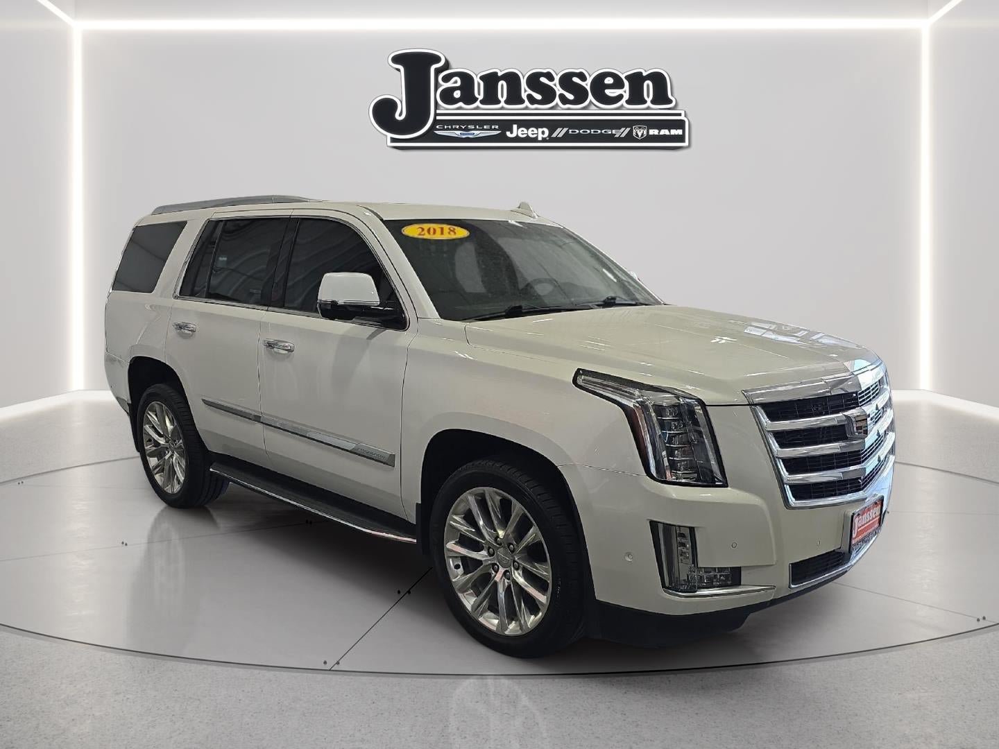 Used 2018 Cadillac Escalade Premium Luxury AWD/4WD image 6