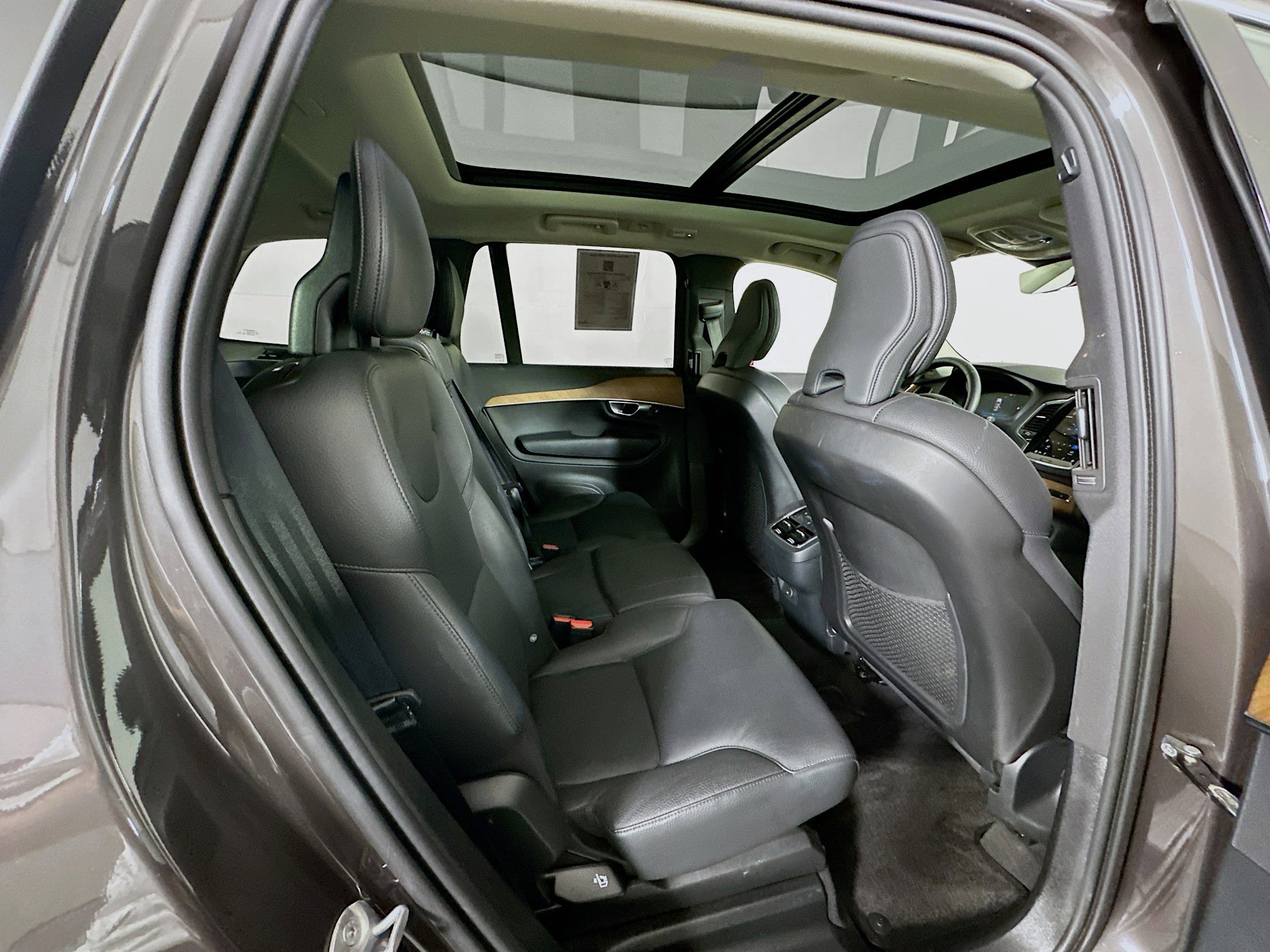 Used 2024 Volvo XC90 B6 Plus image 31