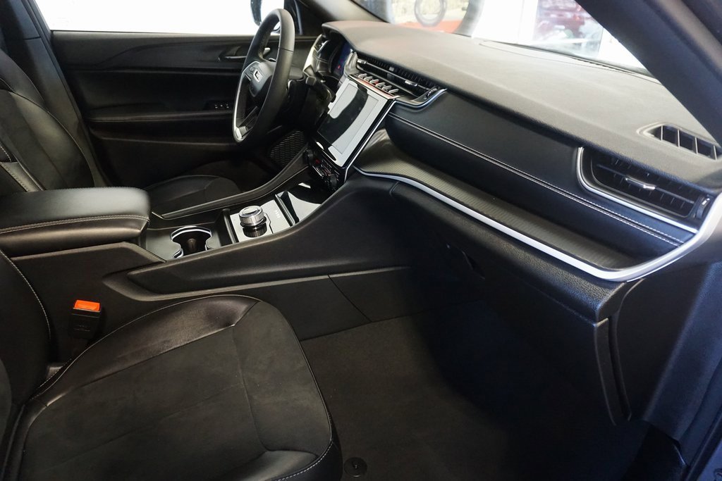 Used 2024 Jeep Grand Cherokee Altitude image 26