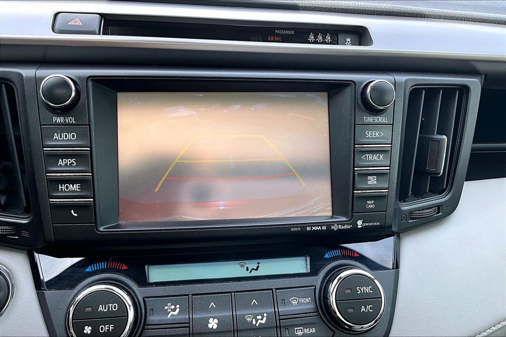 Used 2018 Toyota RAV4 XLE AWD/4WD image 13