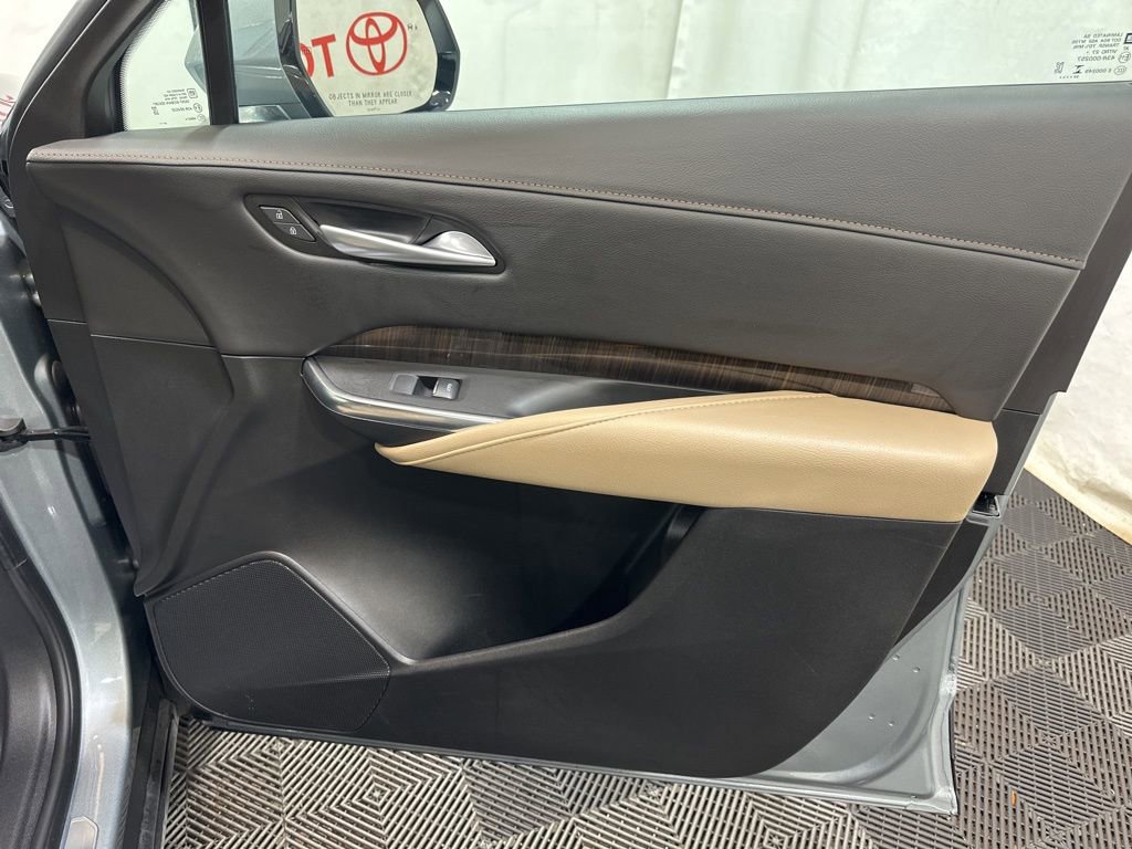 Used 2025 Cadillac XT4 Premium Luxury image 11