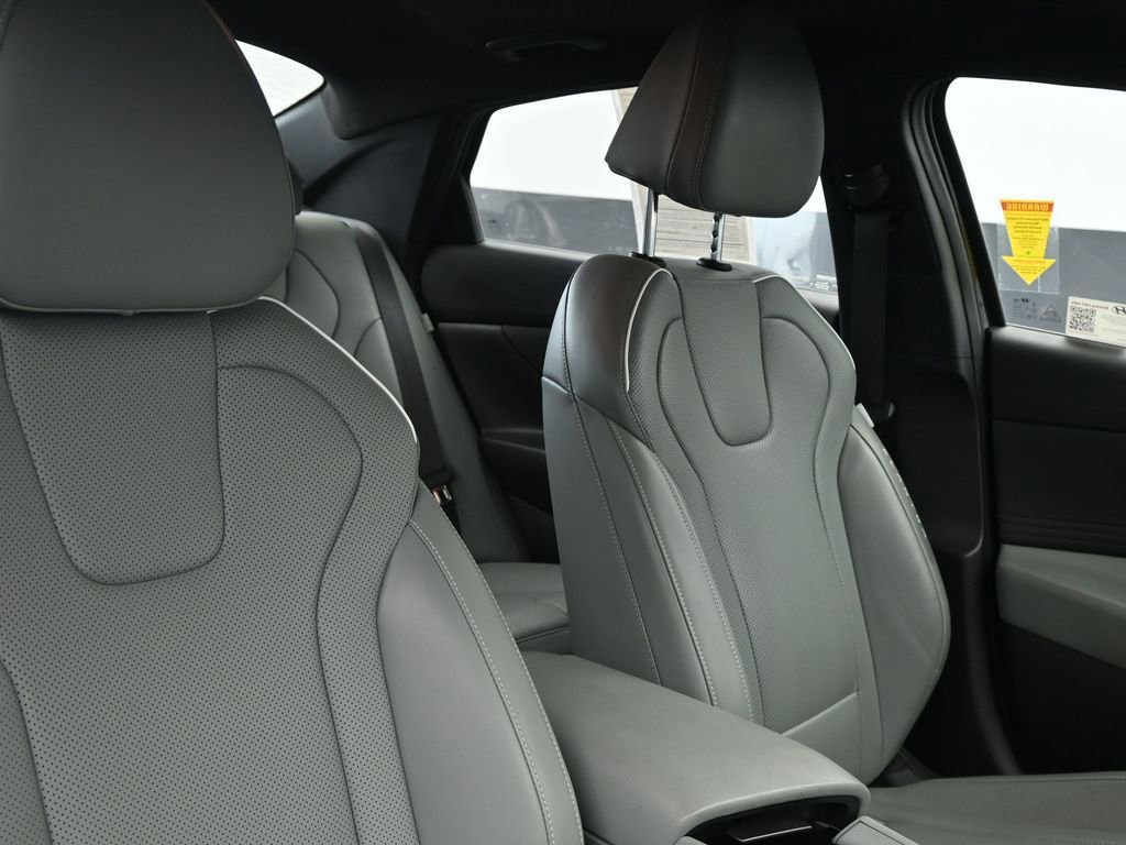 Used 2025 Hyundai Elantra Limited image 11