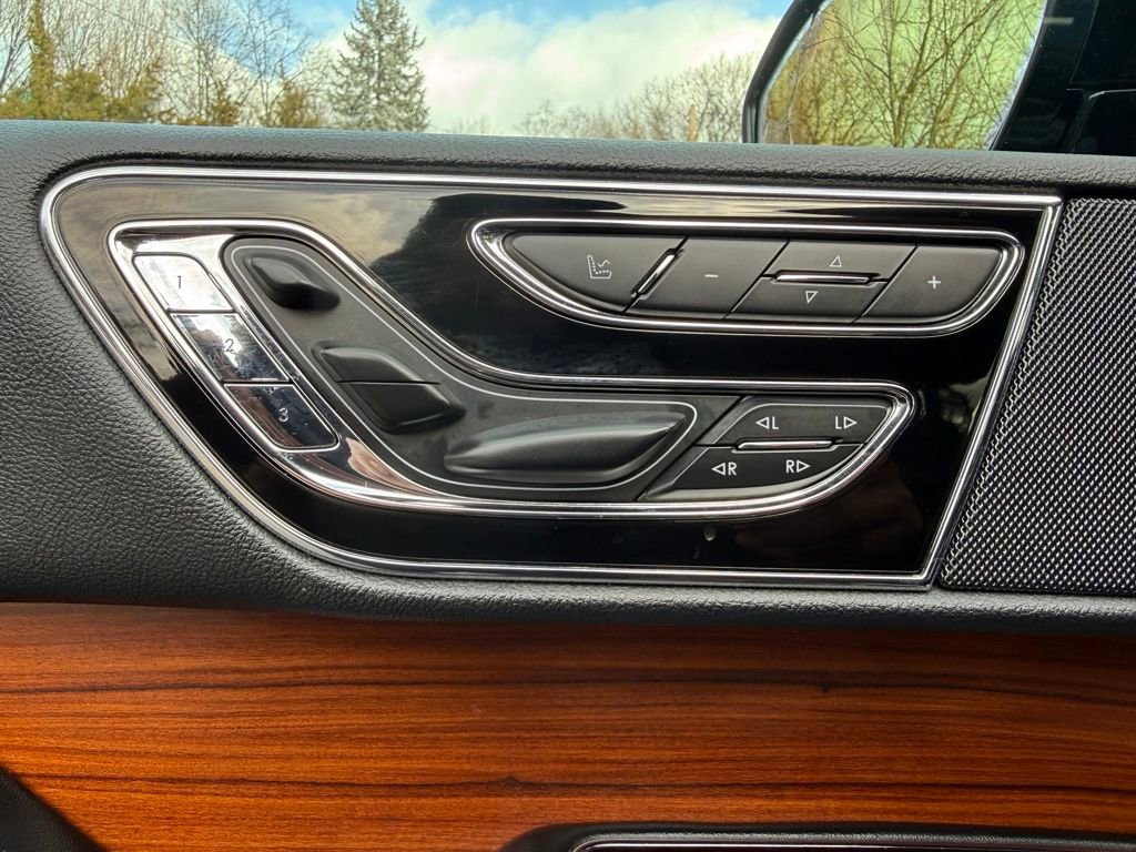 Used 2019 Lincoln Navigator Reserve image 10