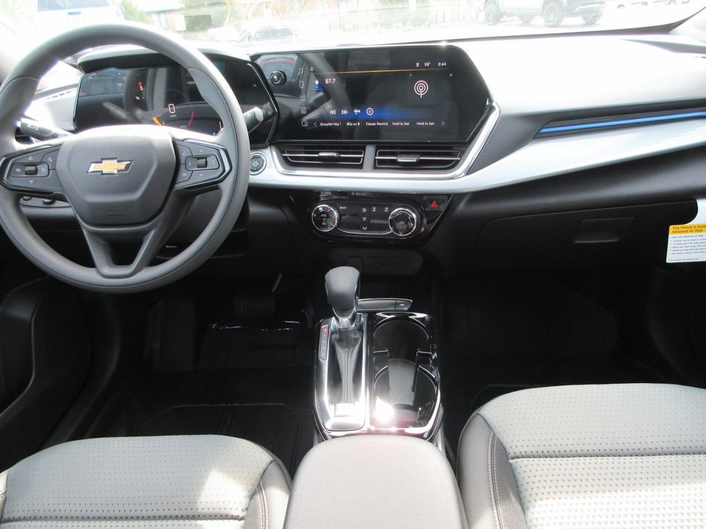 New 2026 Chevrolet Trax LT w/ LPO, Blackout Package FWD image 15
