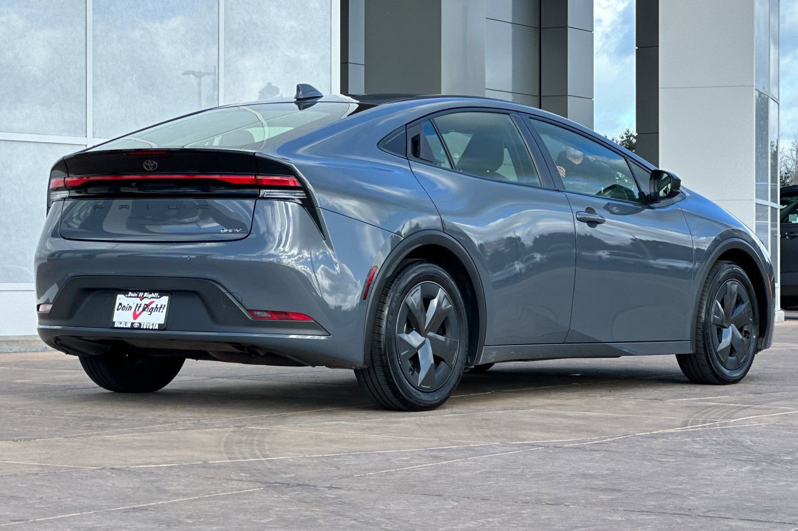 Used 2024 Toyota Prius LE image 4