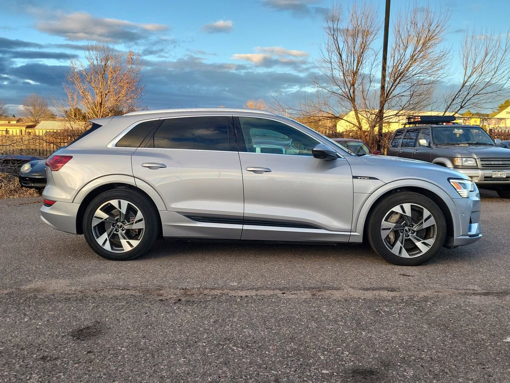 Used 2022 Audi e-tron Premium Plus w/ Premium Plus Package image 3