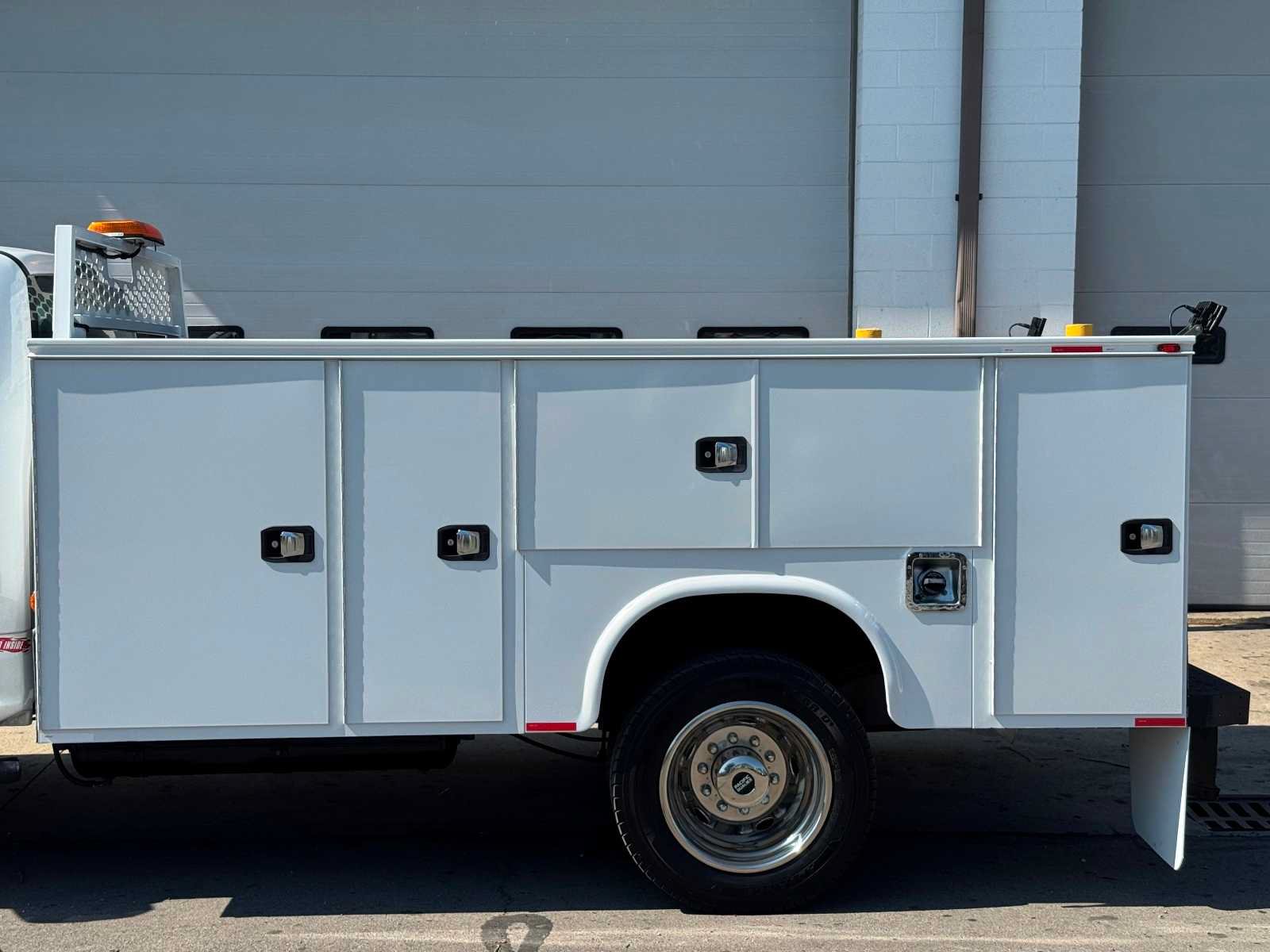 Used 2018 Ford F550 4x4 Regular Cab Super Duty image 3