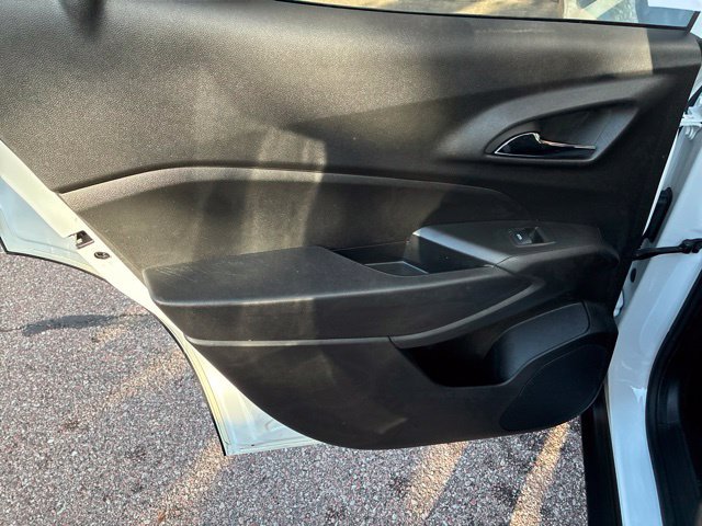 Used 2025 Chevrolet Trax LT w/ LT Convenience Package FWD image 21