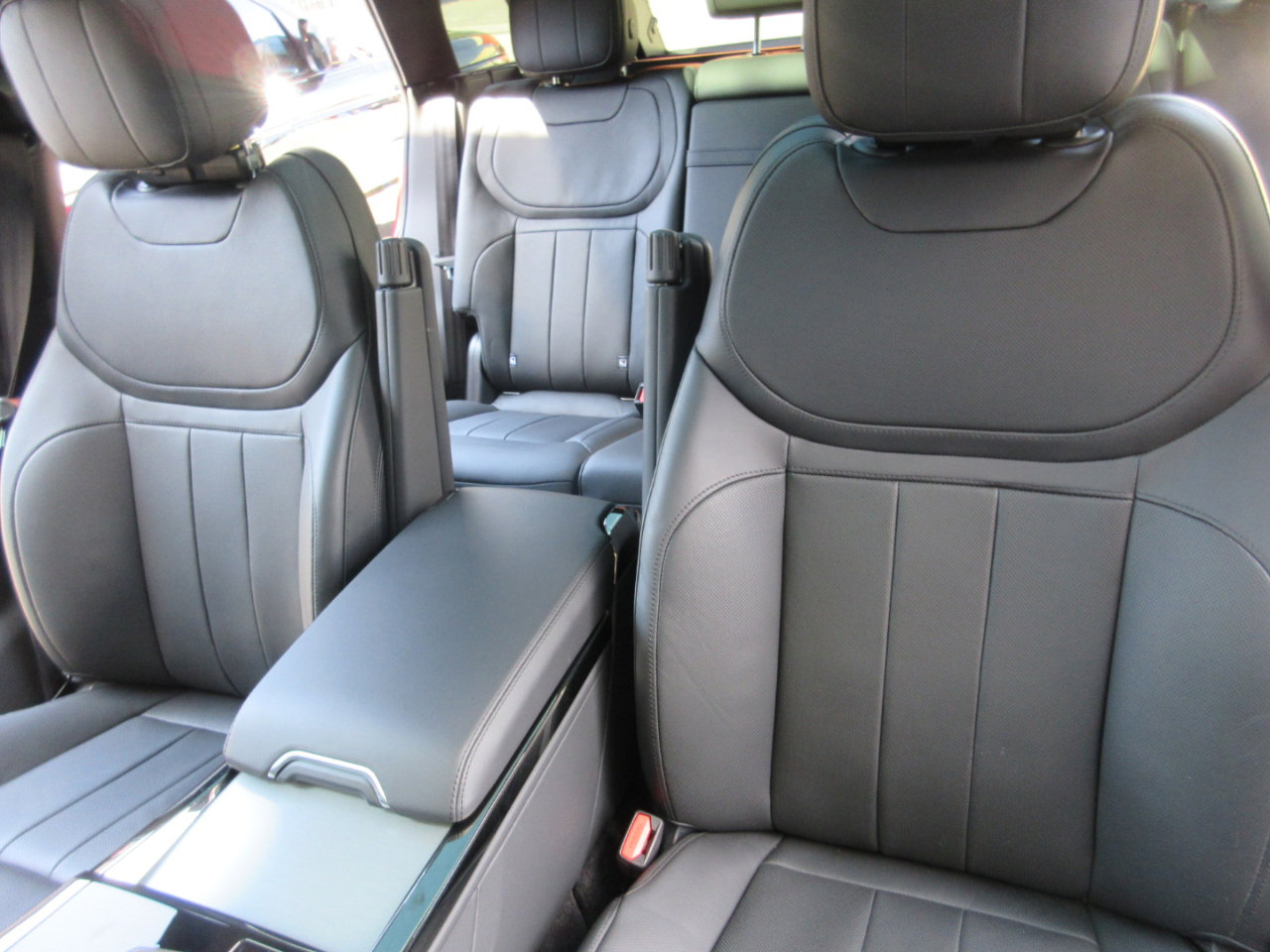 Used 2024 Land Rover Range Rover Sport SE image 15