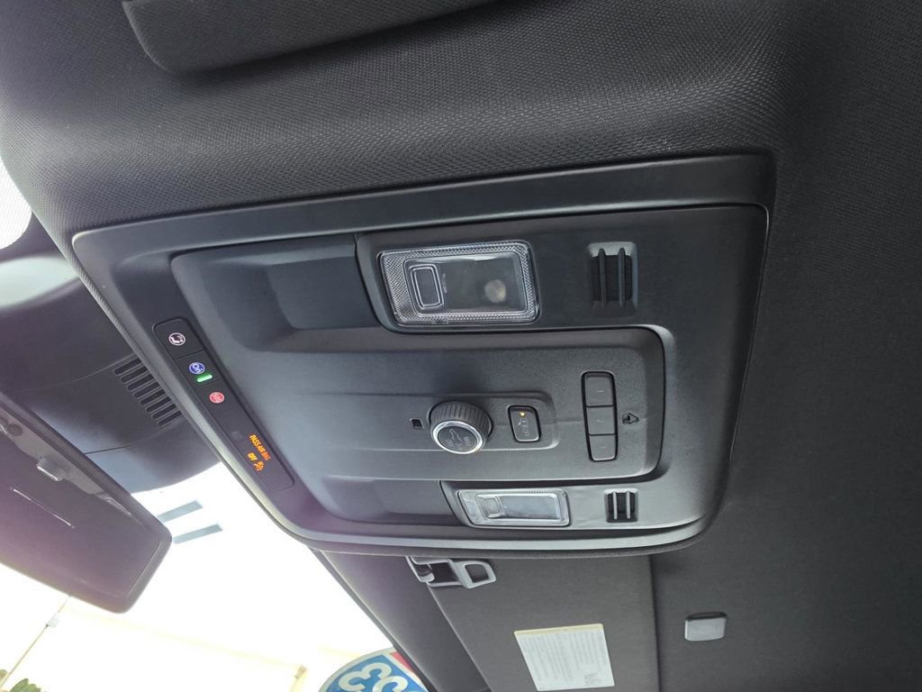 Used 2023 Chevrolet Suburban LT image 29