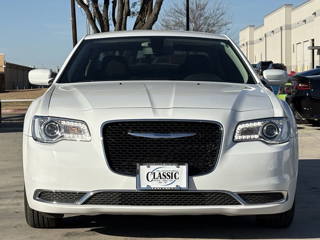 Used 2022 Chrysler 300 Touring image 9