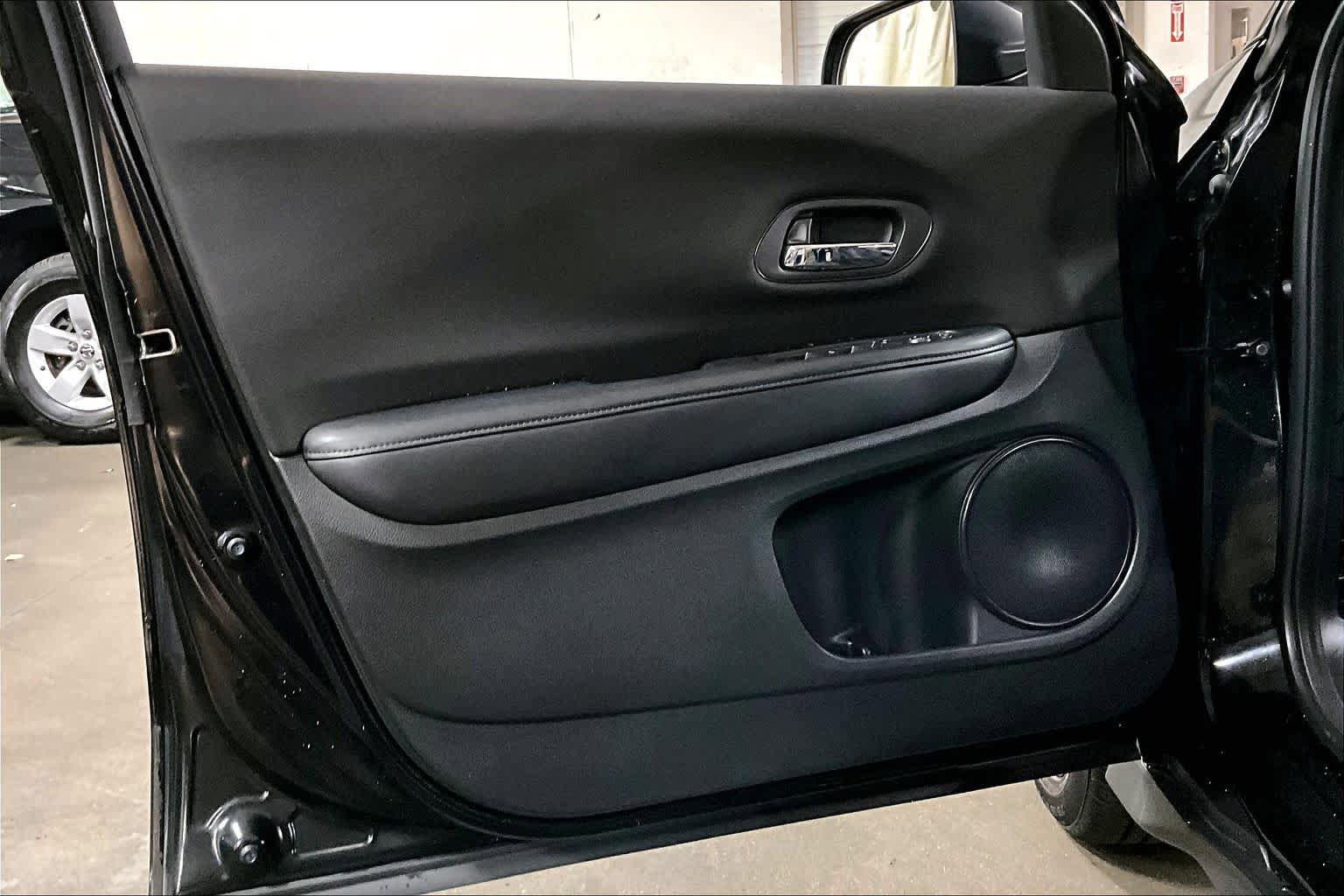 Used 2016 Honda HR-V LX image 22
