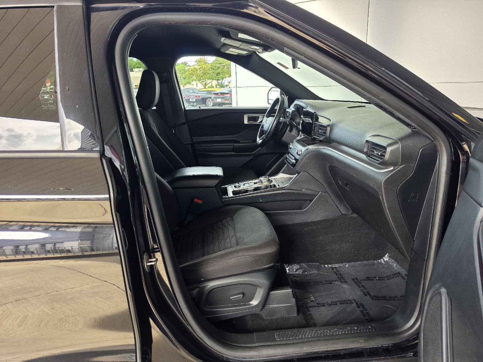 Used 2020 Ford Explorer XLT w/ Comfort Package AWD/4WD image 8