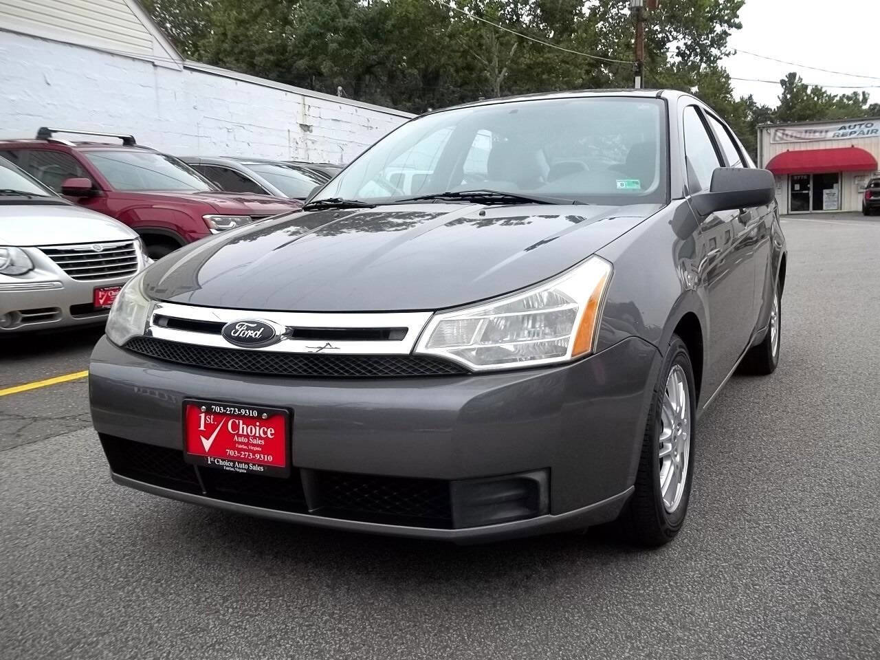 Used 2010 Ford Focus SE image 1