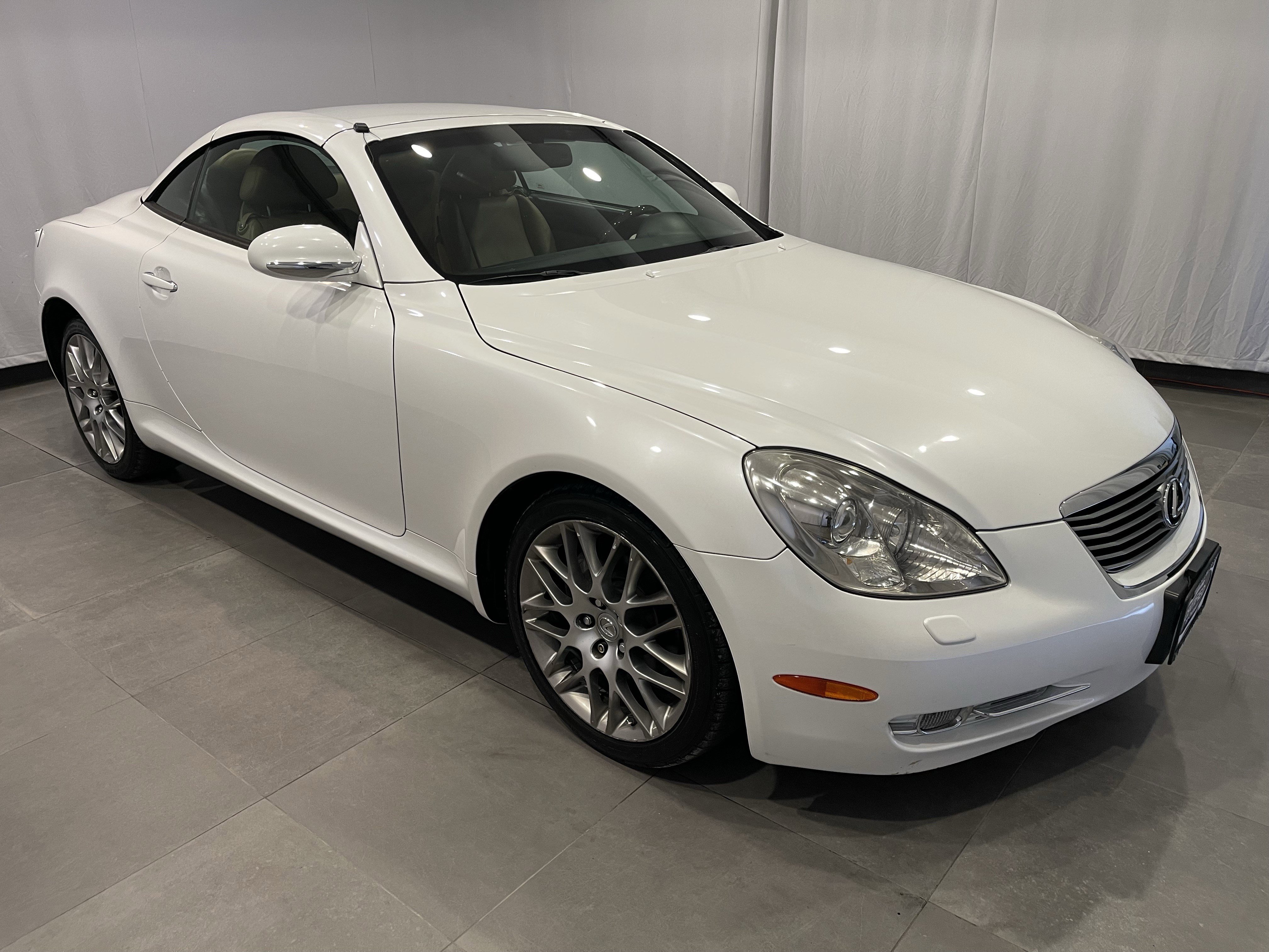 Used 2008 Lexus SC 430 Convertible RWD image 3