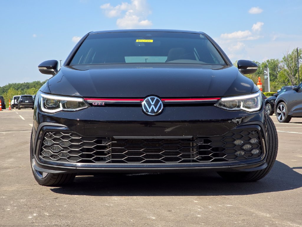 Certified 2022 Volkswagen GTI SE FWD image 17