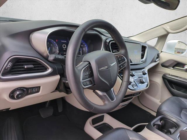 Used 2022 Chrysler Pacifica Touring-L FWD image 10