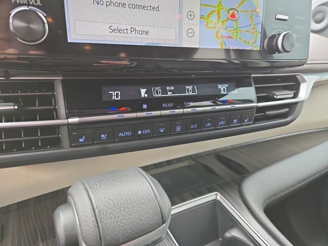 Used 2023 Toyota Sienna Platinum AWD/4WD image 28